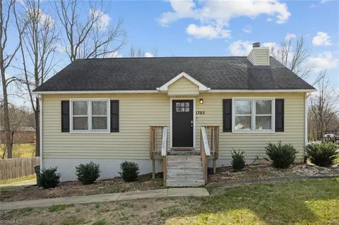 1385 Blair St, Thomasville, NC 27360
