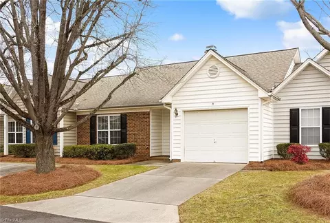 9 Shelburne Ct, Greensboro, NC 27455
