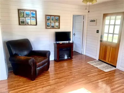 626 Wolfe Rd, Sparta, NC 28675 photo 2