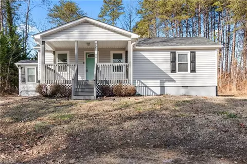 3475 Comet Ln, Kernersville, NC 27284