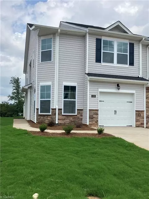 1225 Evelynnview Ln, Kernersville, NC 27284