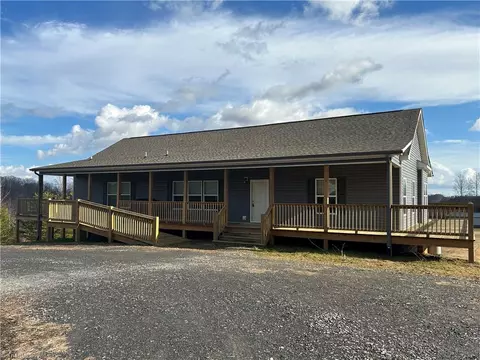 934 Woodville Rd, Mount Airy, NC 27030