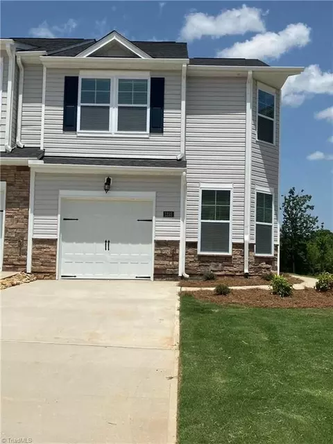 1235 Evelynnview Ln, Kernersville, NC 27284