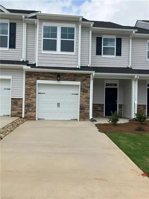 1227 Evelynnview Ln, Kernersville, NC 27284