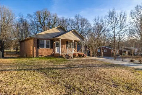 310 Avery Ave, High Point, NC 27265 photo 3