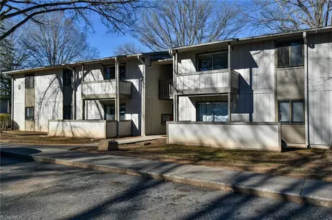 2240 Sunderland Rd #52N, Winston Salem, NC 27103