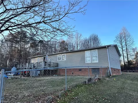 239 Beach Rd, Elkin, NC 28621 photo 4