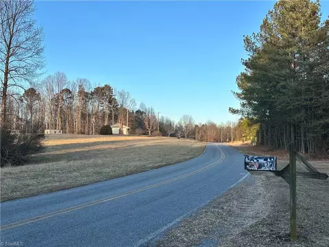 239 Beach Rd, Elkin, NC 28621 photo 5