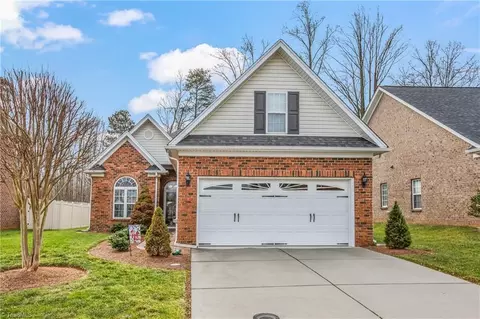 641 Woodlake Park Dr, Kernersville, NC 27284
