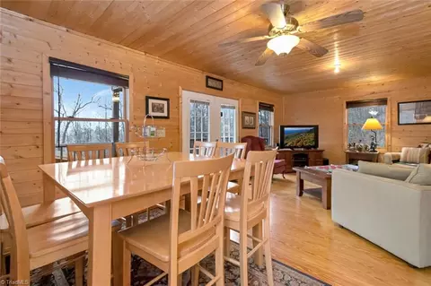 282 Brookline Dr, Purlear, NC 28665 photo 5
