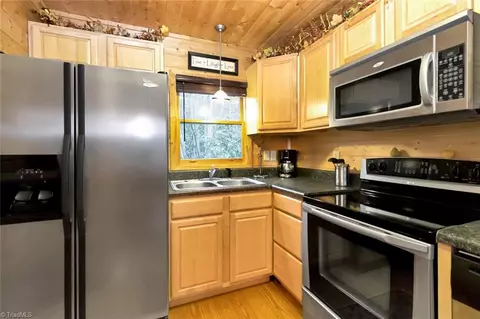 282 Brookline Dr, Purlear, NC 28665 photo 13