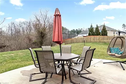 Exterior - 2685 Lamplight Cir, High Point, NC 27265 photo 4 of 5