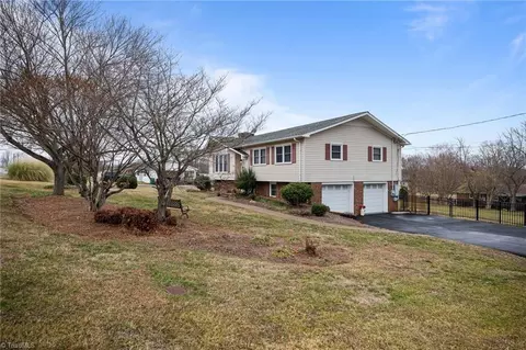 3810 Greenway Dr, Trinity, NC 27370 photo 4