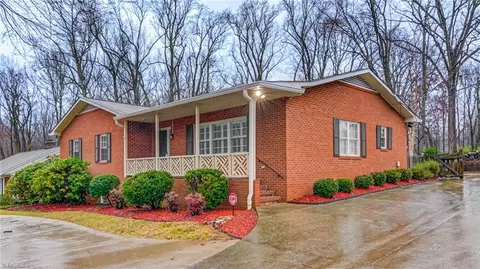 820 Larkwood Dr, Greensboro, NC 27410
