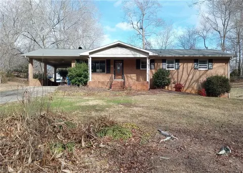 231 Jones Dr, Winston Salem, NC 27107