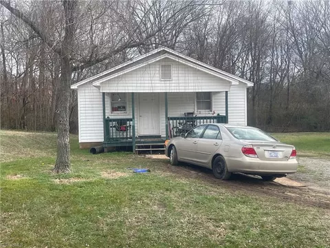13 Goforth Dr, Thomasville, NC 27360