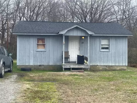15 Goforth Dr, Thomasville, NC 27360