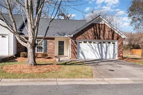 180 Miller Pointe Dr, Winston Salem, NC 27106