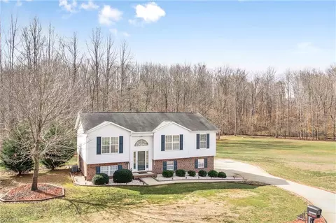 5940 Cutters Creek Ct, Pfafftown, NC 27040
