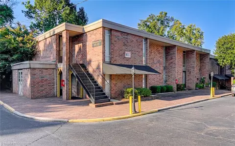 1851 Hawthorne Rd S, Winston Salem, NC 27103