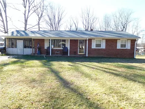 4216 Compton Dr, Winston Salem, NC 27107