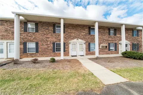 2320 Bay Meadows Ct #E, Winston Salem, NC 27103