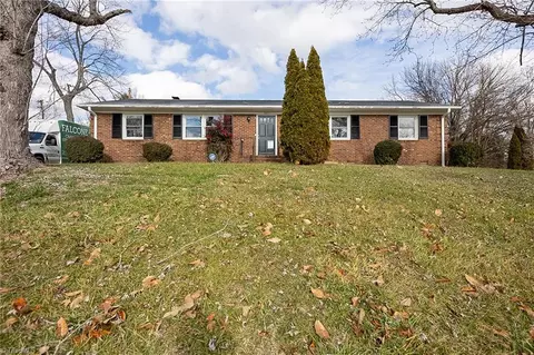 3511 Inverness Dr, Greensboro, NC 27406