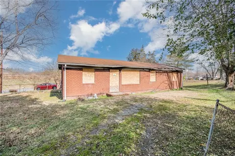 803 Mary James Ave, Thomasville, NC 27360