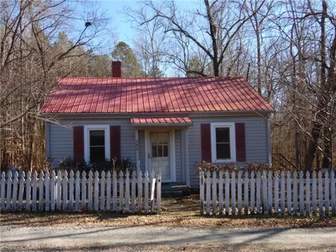385 Clubhouse Rd, Blanch, NC 27212