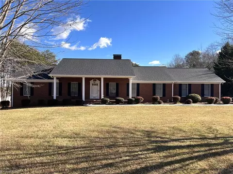 6035 Stanleyville Dr, Rural Hall, NC 27045