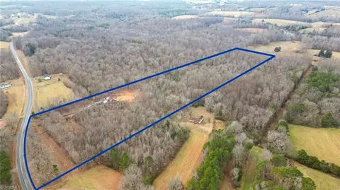 5984 Picketts Mill Rd, Seagrove, NC 27341