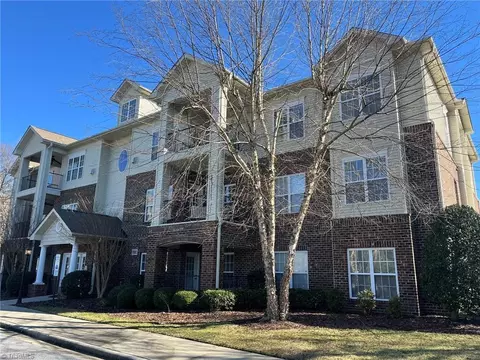 200 Lennox Dr #1B, Jamestown, NC 27282