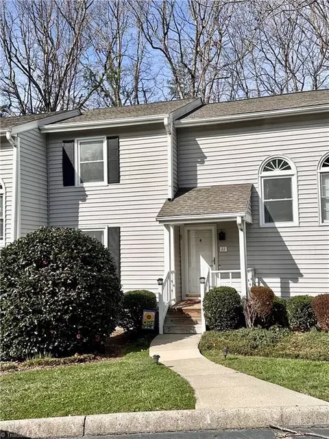 11 Appletree Ln, Greensboro, NC 27455