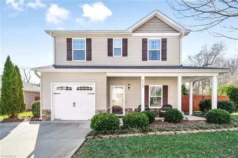2706 Stonefield Crossing Dr, Winston Salem, NC 27107