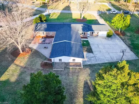 3417 Greenhill Dr, High Point, NC 27265 photo 38