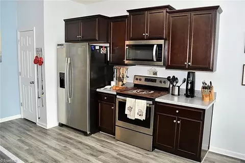 Kitchen - 290 Brassfield Dr, Burlington, NC 27217 photo 2 of 3