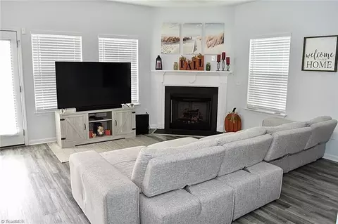 Living - 290 Brassfield Dr, Burlington, NC 27217 photo 3 of 3