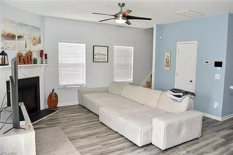 Living - 290 Brassfield Dr, Burlington, NC 27217 photo 2 of 3