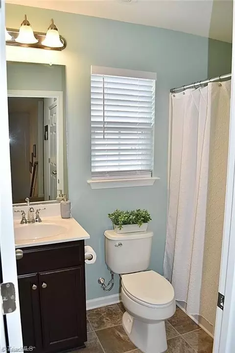 Bath - 290 Brassfield Dr, Burlington, NC 27217 photo 7 of 7
