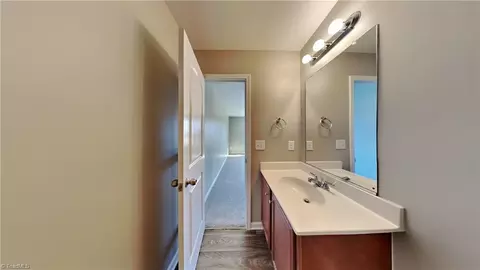 Bath - 2002 Richards Ave, Burlington, NC 27217 photo 1 of 2