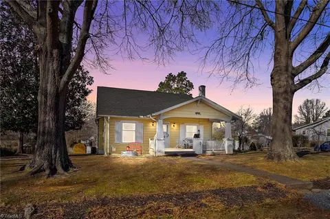 723 Summit St, Walnut Cove, NC 27052