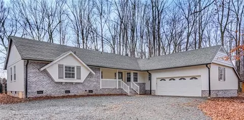 2900 Litchfield Dr, Browns Summit, NC 27214