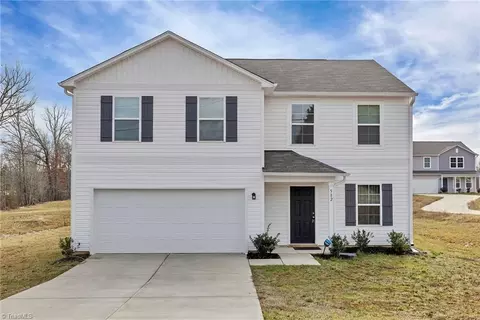 582 Blackberry Rd, Thomasville, NC 27360