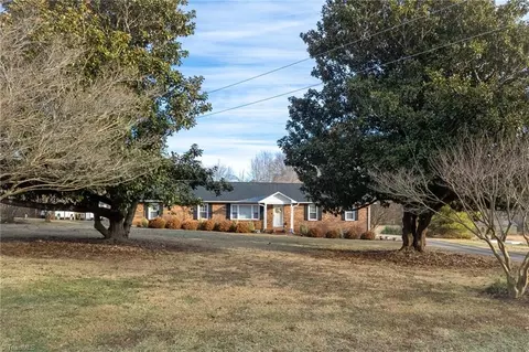 363 Baileys Chapel Rd, Advance, NC 27006