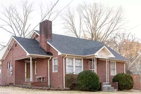 240 London Ln, Mount Airy, NC 27030