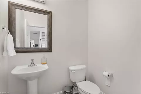 3715 Single Leaf Cir, High Point, NC 27265 photo 9