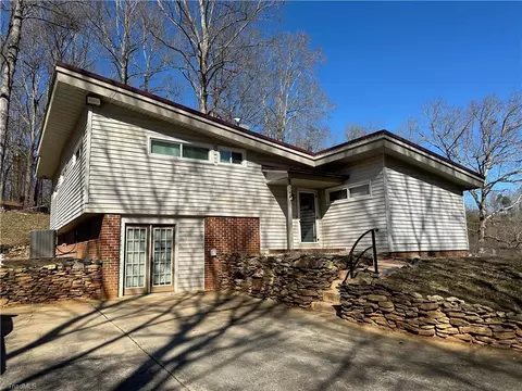 1544 Mckinley Rd, Yadkinville, NC 27055