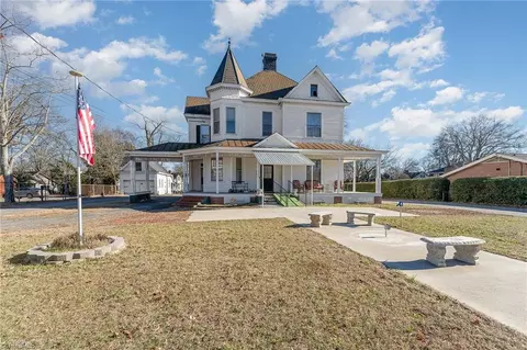 318 Davie Ave, Statesville, NC 28677