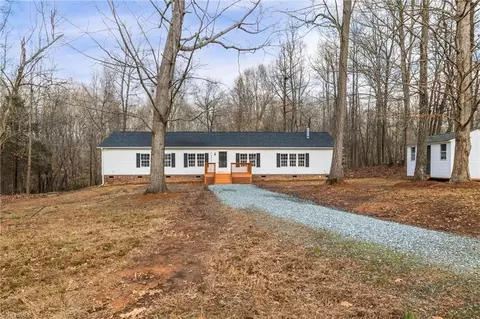 7463 Hummingbird Ln, Liberty, NC 27298