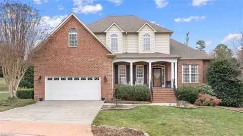 112 Montauk Ct, Clemmons, NC 27012